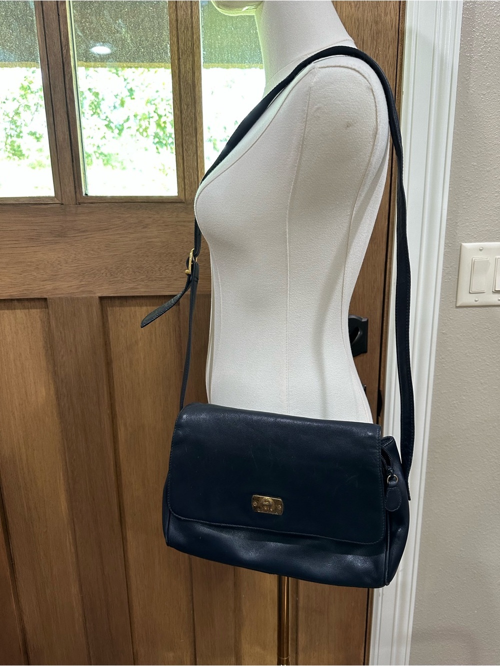 Vintage Etienne Aigner Navy Leather Crossbody Shoulder Bag Gold Hardware